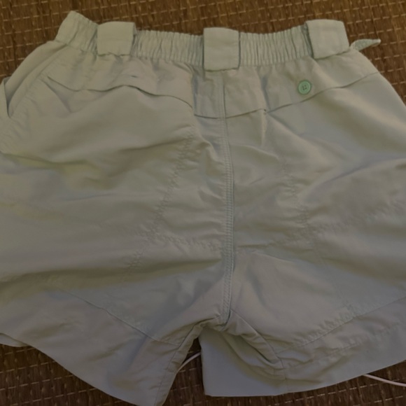 Men's Light green AFTCO shorts 34
Note:black ink spots n front bottom pocket - Picture 2 of 4